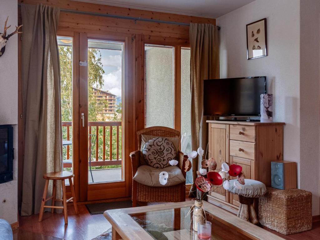 TV a/nebo společenská místnost v ubytování Apartment Les Chouettes 4 by Interhome