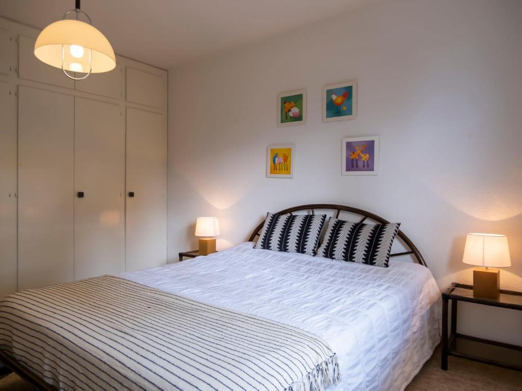 Postel nebo postele na pokoji v ubytování Apartment Les Girolles A59 by Interhome