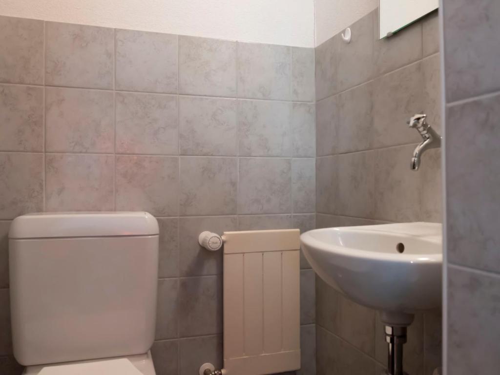 Koupelna v ubytování Apartment Les Girolles A59 by Interhome