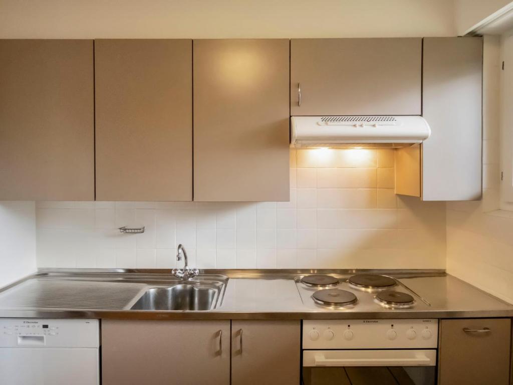 Kuchyň nebo kuchyňský kout v ubytování Apartment Pierreval 18 by Interhome