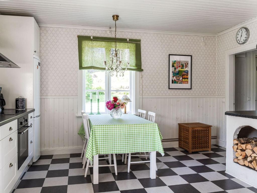 Kuchyň nebo kuchyňský kout v ubytování Chalet Långban by Interhome