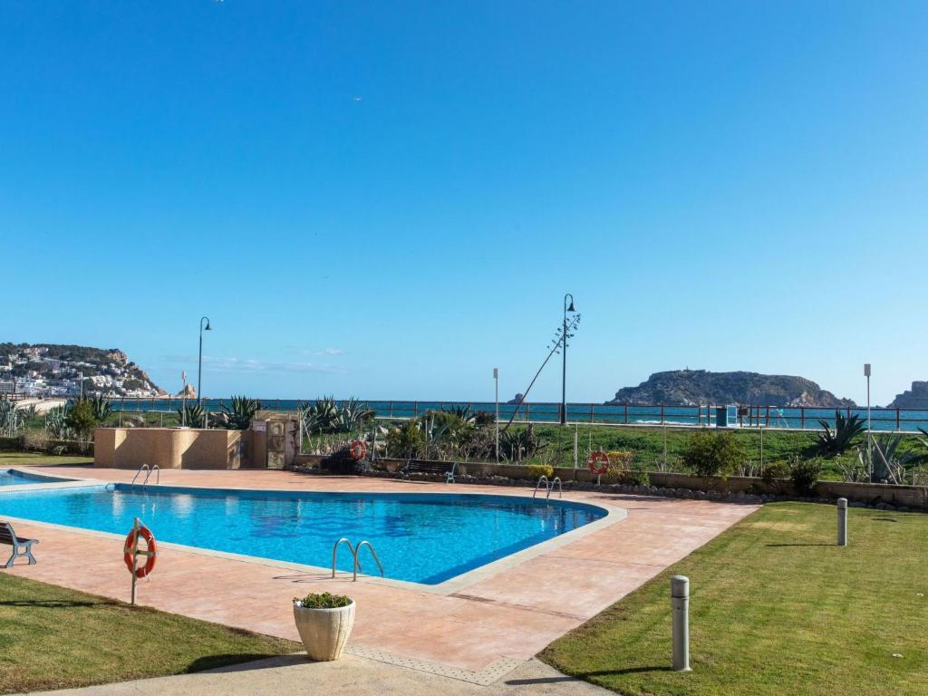 The swimming pool at or close to Apartment Residencial Manureva II by Interhome