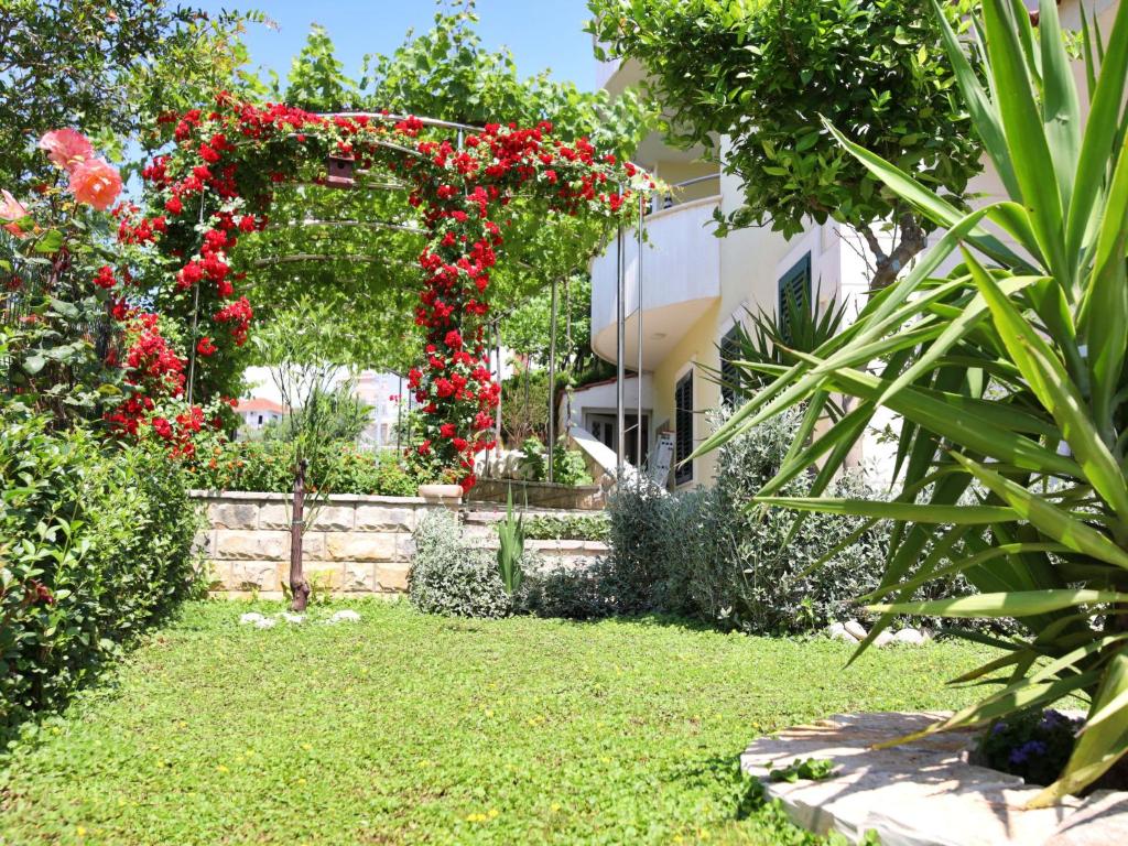 Vonkajšia záhrada v ubytovaní Apartment Villa Andjelka-7 by Interhome