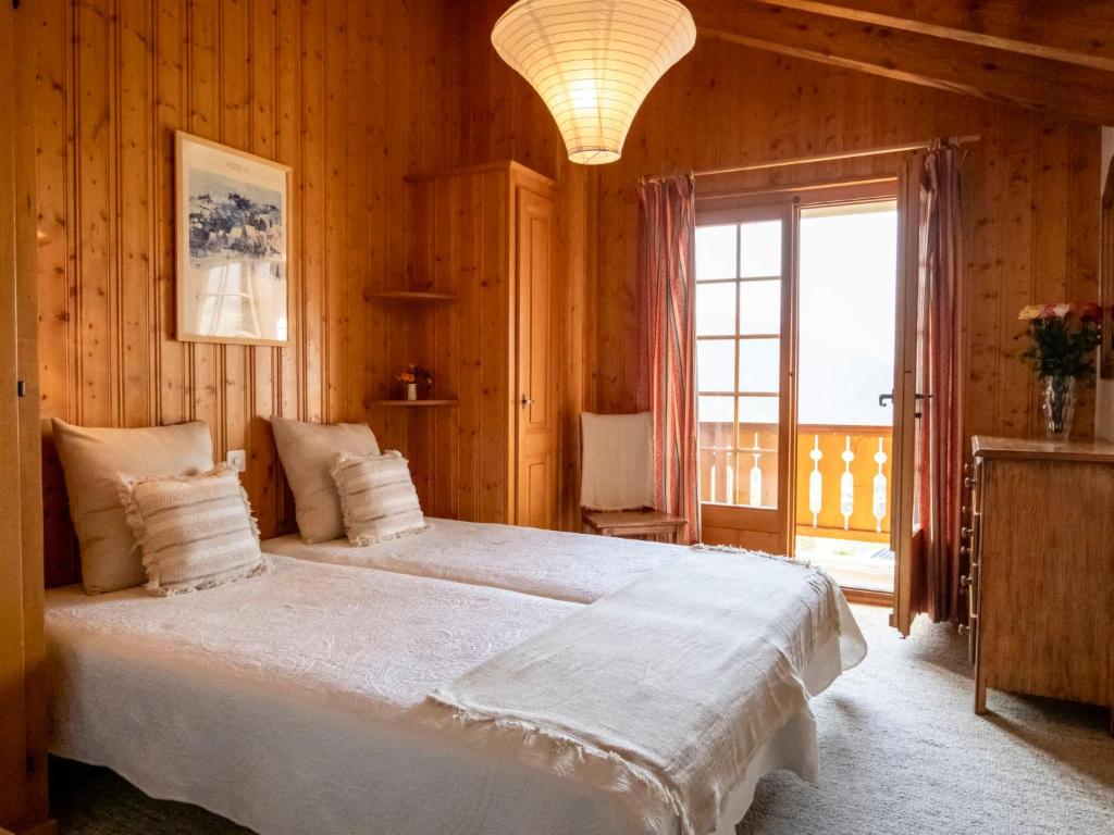 Postel nebo postele na pokoji v ubytování Apartment Licorne 13 by Interhome