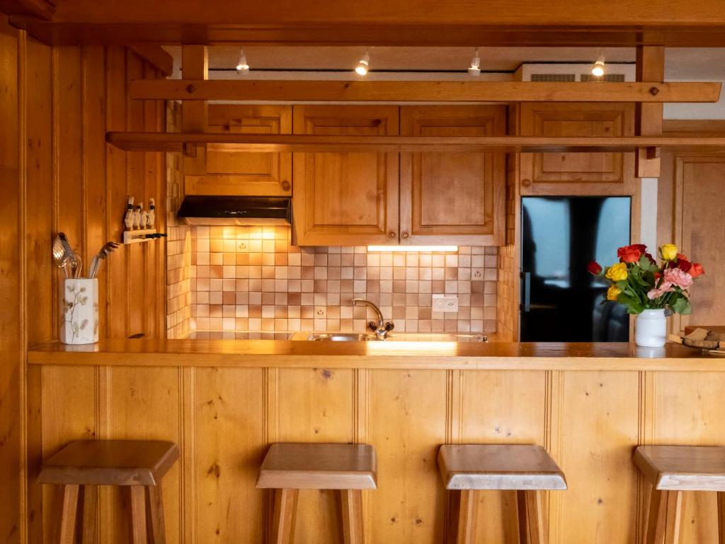 Kuchyň nebo kuchyňský kout v ubytování Apartment Licorne 13 by Interhome
