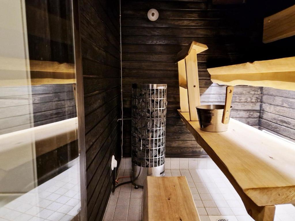 Кровать или кровати в номере Holiday Home Karhunvartijan linna c24 by Interhome