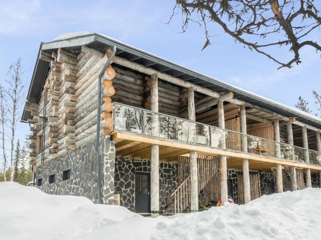 a log cabin in the snow at Holiday Home Villa toprakka b by Interhome in Sirkka