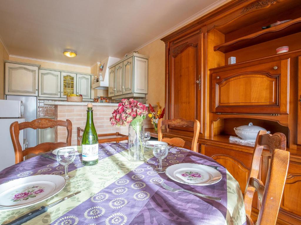 Kuchyňa alebo kuchynka v ubytovaní Apartment Le Surcouf by Interhome