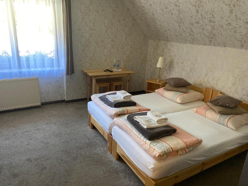 Posteľ alebo postele v izbe v ubytovaní Łomniczanka