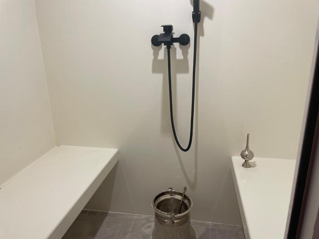 Fotografia z galérie ubytovania HOUDARLING CHALET en option Hammam Sauna Jacuzzi Privatif v destinácii Nîmes
