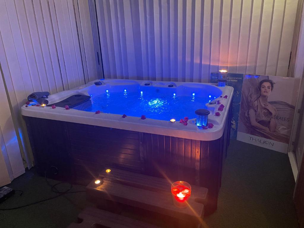 Fotografia z galérie ubytovania HOUDARLING CHALET en option Hammam Sauna Jacuzzi Privatif v destinácii Nîmes