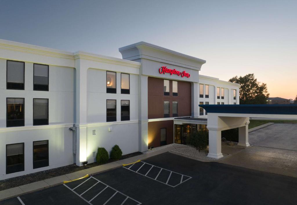 a rendering of the front of a hotel at Hampton Inn Troy in Troy