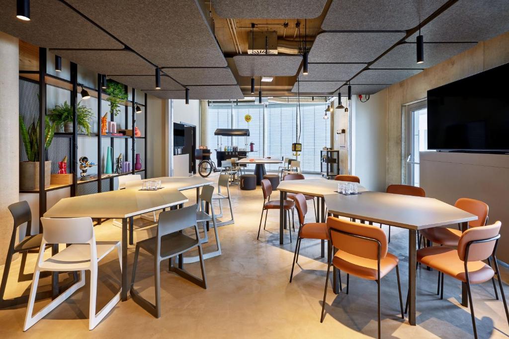 Istumisnurk majutusasutuses Moxy Karlsruhe