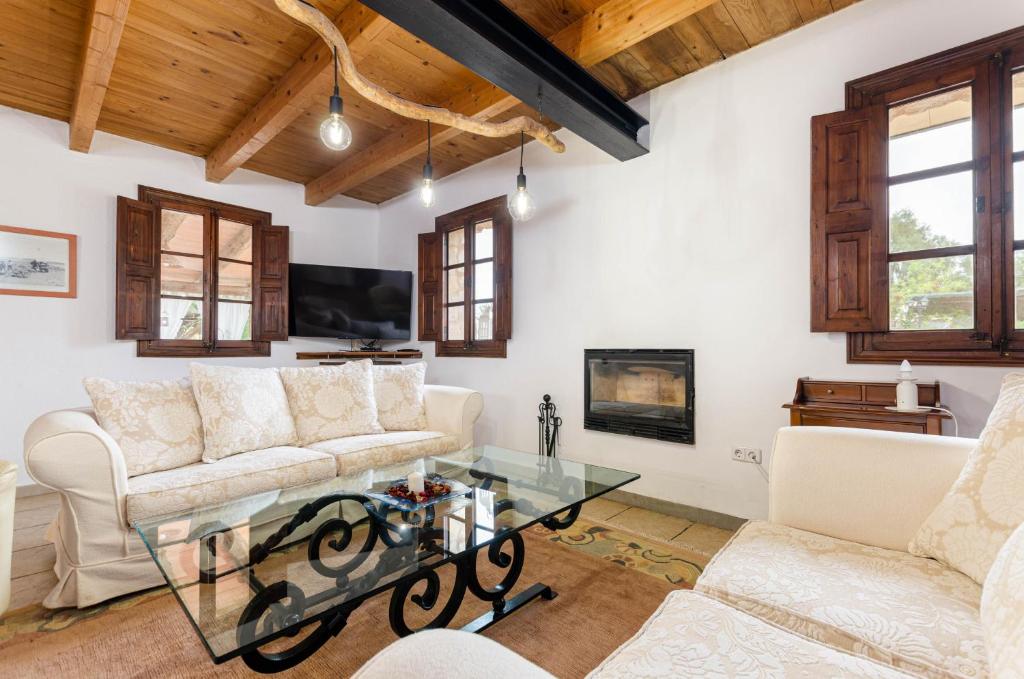 TV a/nebo společenská místnost v ubytování YourHouse Can Rosillo Villa