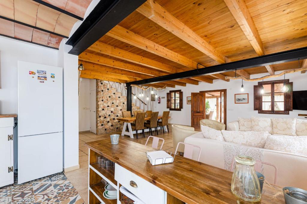 Kuchyň nebo kuchyňský kout v ubytování YourHouse Can Rosillo Villa