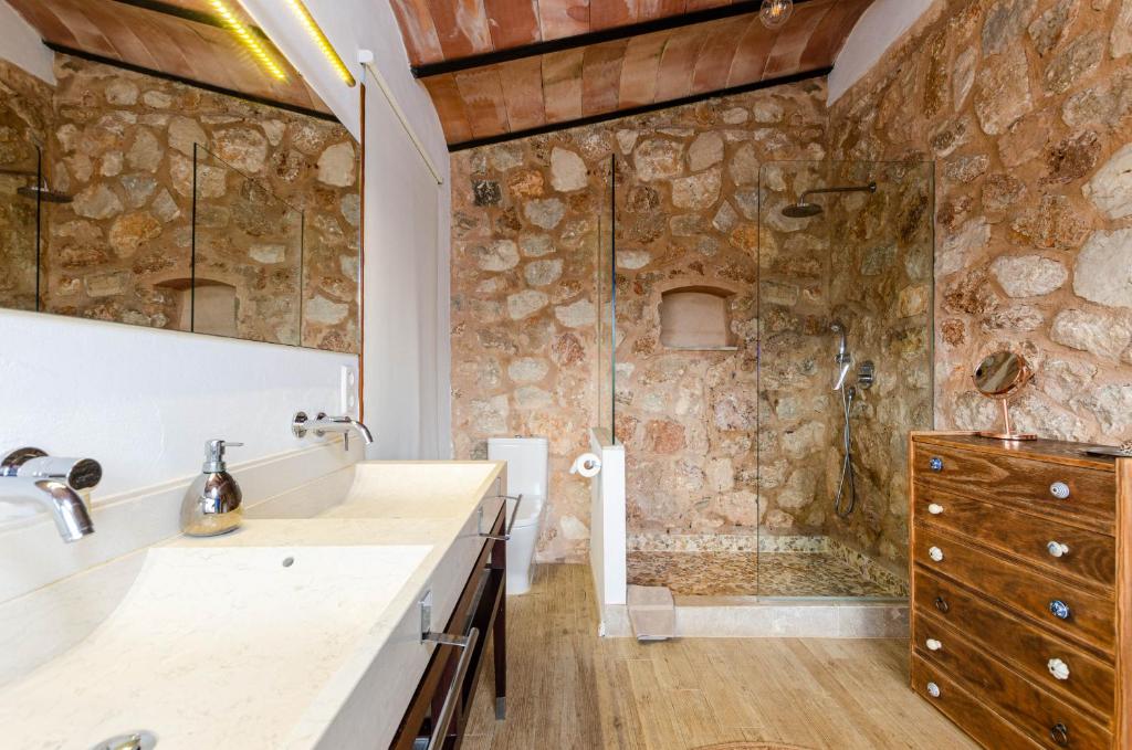 Koupelna v ubytování YourHouse Can Rosillo Villa