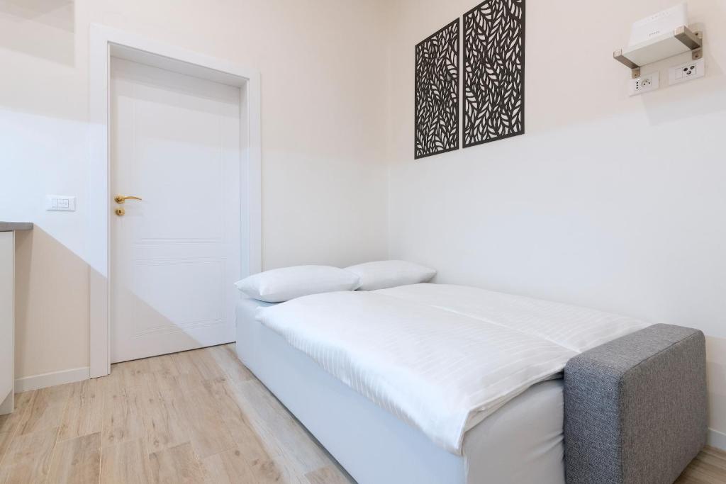 Kinsky Garden Apartments and Suites by Dwellfort - 8