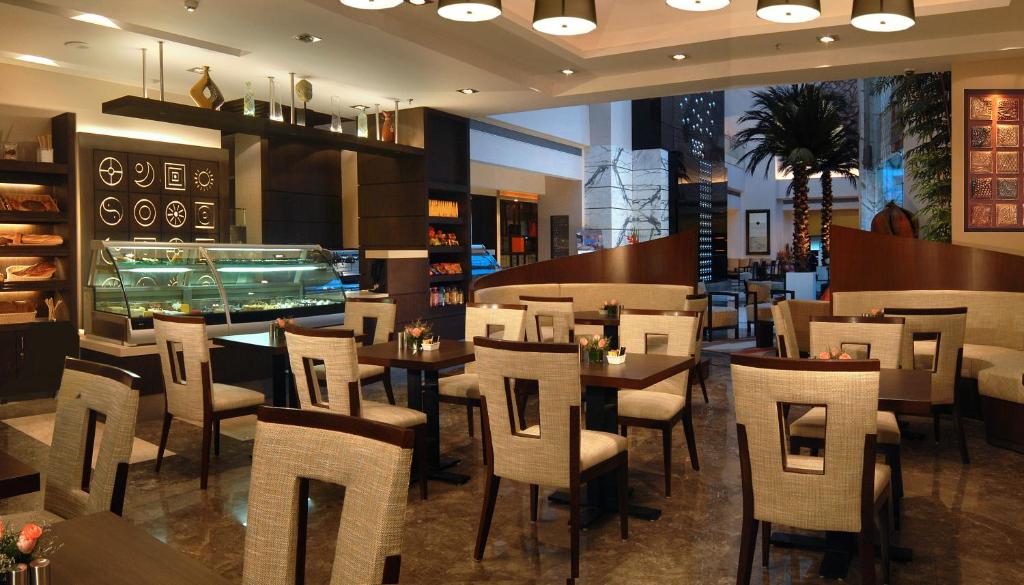Posezení v ubytování Fortune Sector 27, Noida - Member ITC Hotels' Group