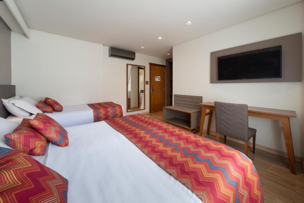Postel nebo postele na pokoji v ubytování Hotel Laghetto Stilo Centro
