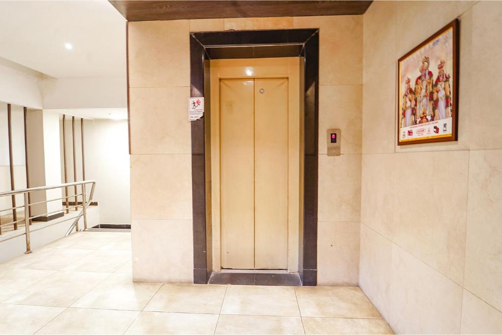 Fotografie z fotogalerie ubytování FabHotel Karpagam - 900m from Nehru Stadium v destinaci Kójamputtúr