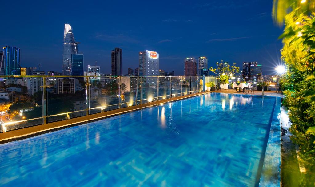 Combo Happy Stay With Lunch with Free 01 Signature Cocktail