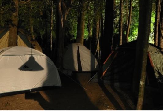 Cachoeira da Gomeira Hospedaria Camping