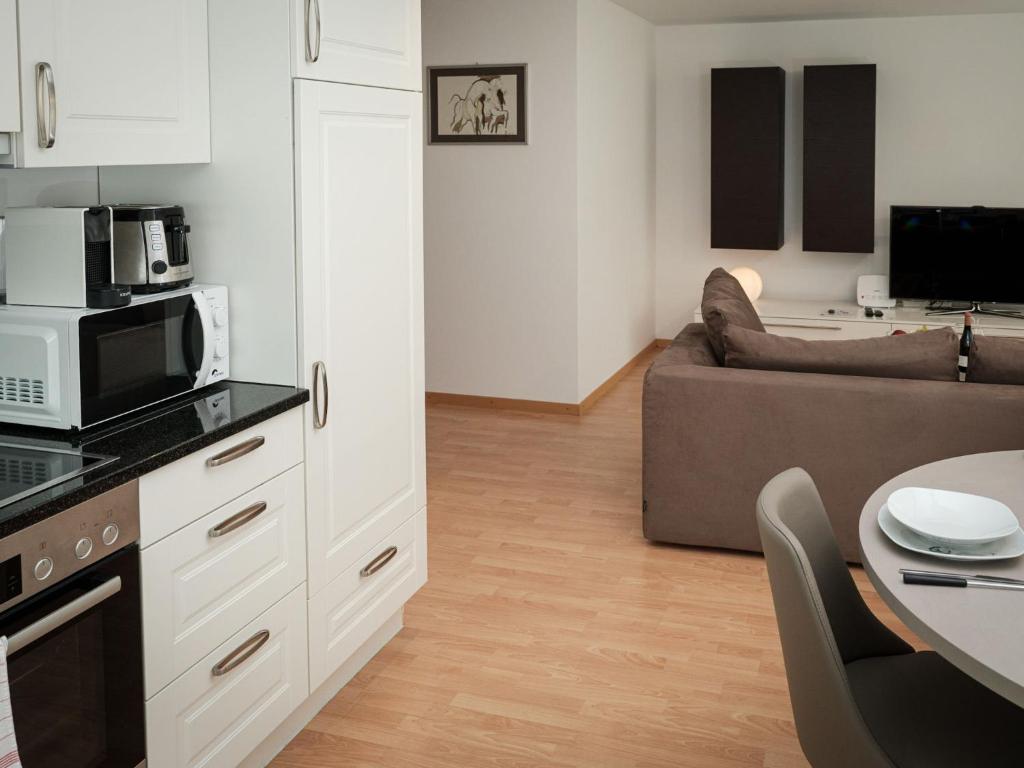 Kuchyň nebo kuchyňský kout v ubytování Apartment Davinci-2 by Interhome