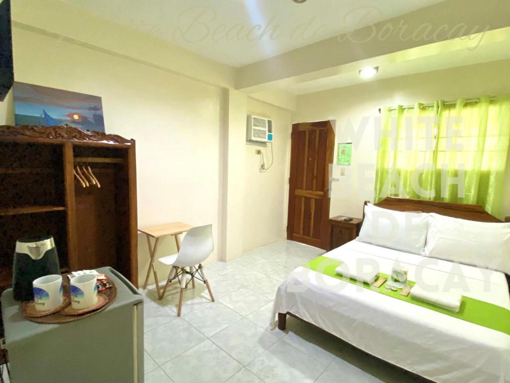 Postel nebo postele na pokoji v ubytování WHITEBEACH DE BORACAY STATION 1 (EXTENSION)