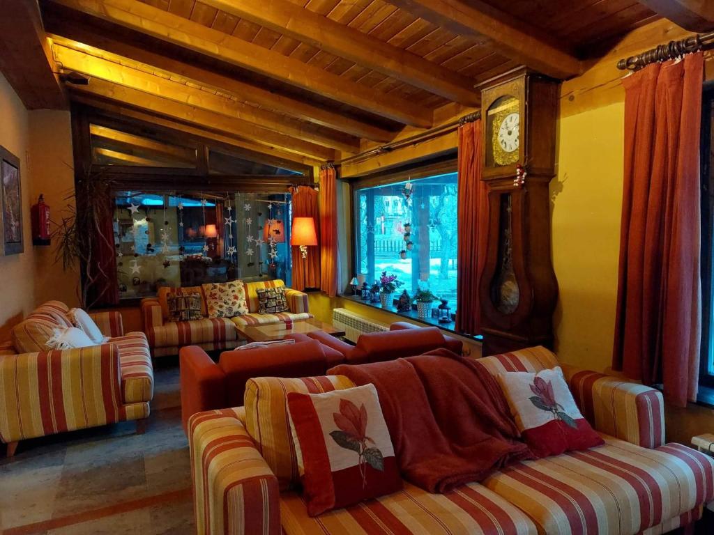 Posedenie v ubytovaní Hotel Saurat