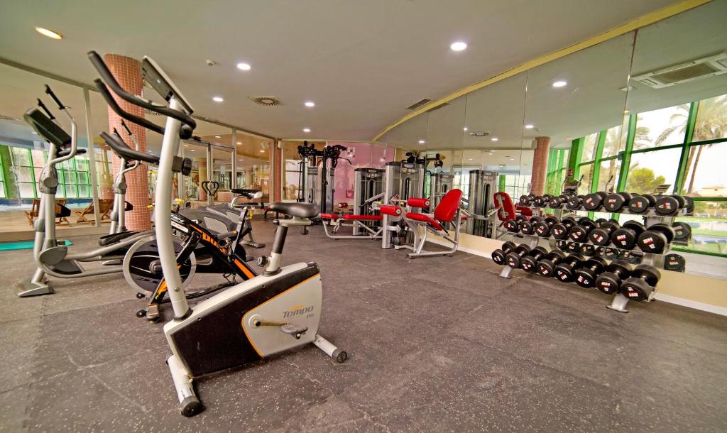 Posilňovňa alebo fitness centrum v ubytovaní Holiday World RIWO Hotel.