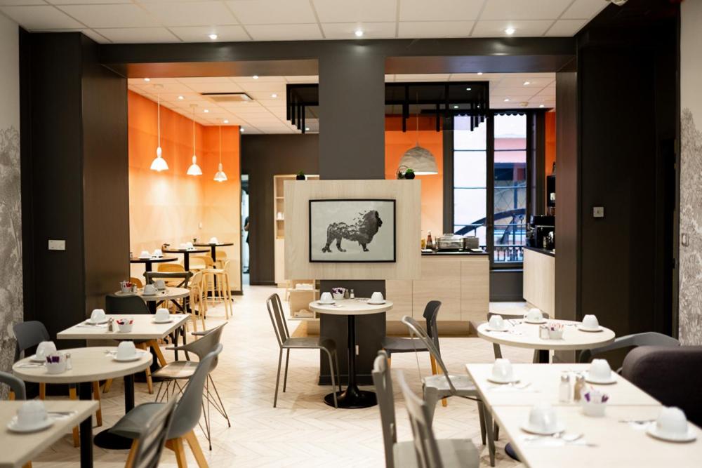a dining room with tables and chairs and a restaurant at Mercure Lyon Centre Beaux-Arts in Lyon
