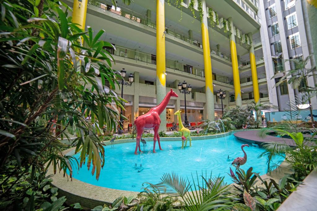 Bazén v ubytovaní Holiday World RIWO Hotel. alebo v jeho blízkosti