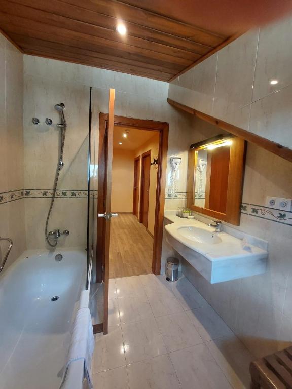 Kúpeľňa v ubytovaní Hotel Saurat