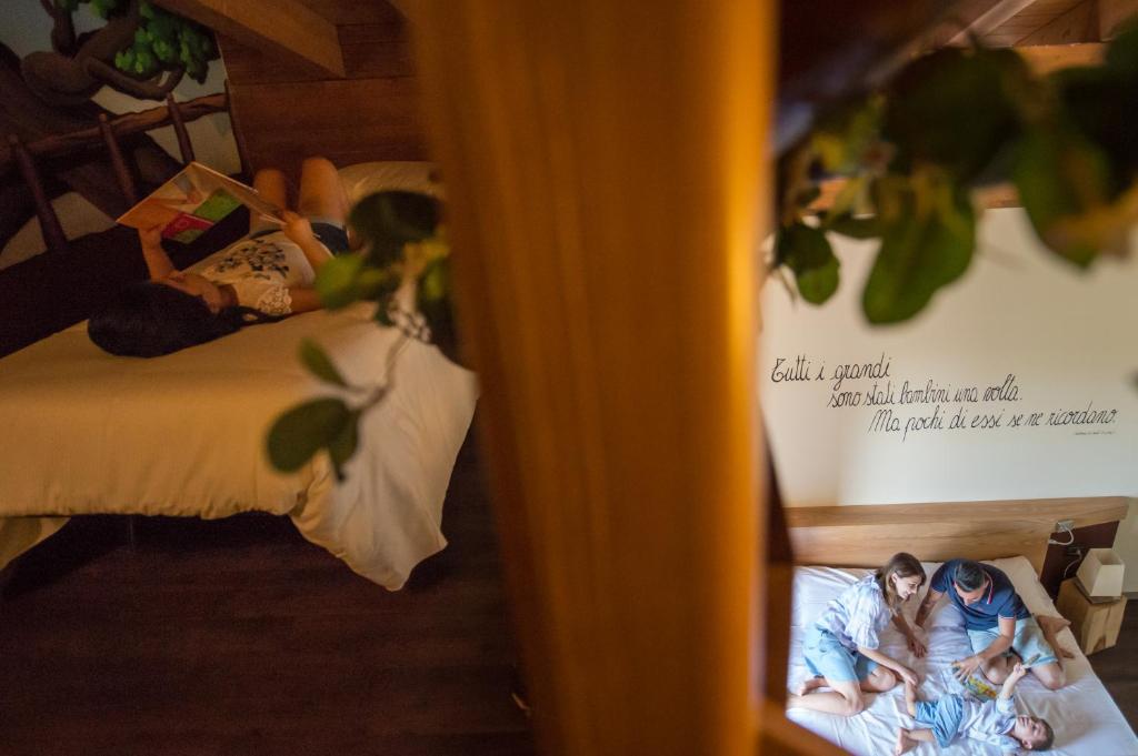 Postel nebo postele na pokoji v ubytování Harmony Suite Hotel