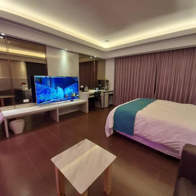 TV a/nebo společenská místnost v ubytování King Motel王者 桃園市旅館177號