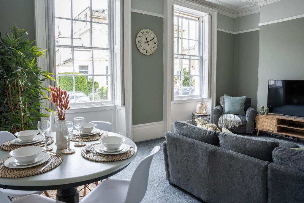 a living room with a table and a couch at Montpellier Villa 