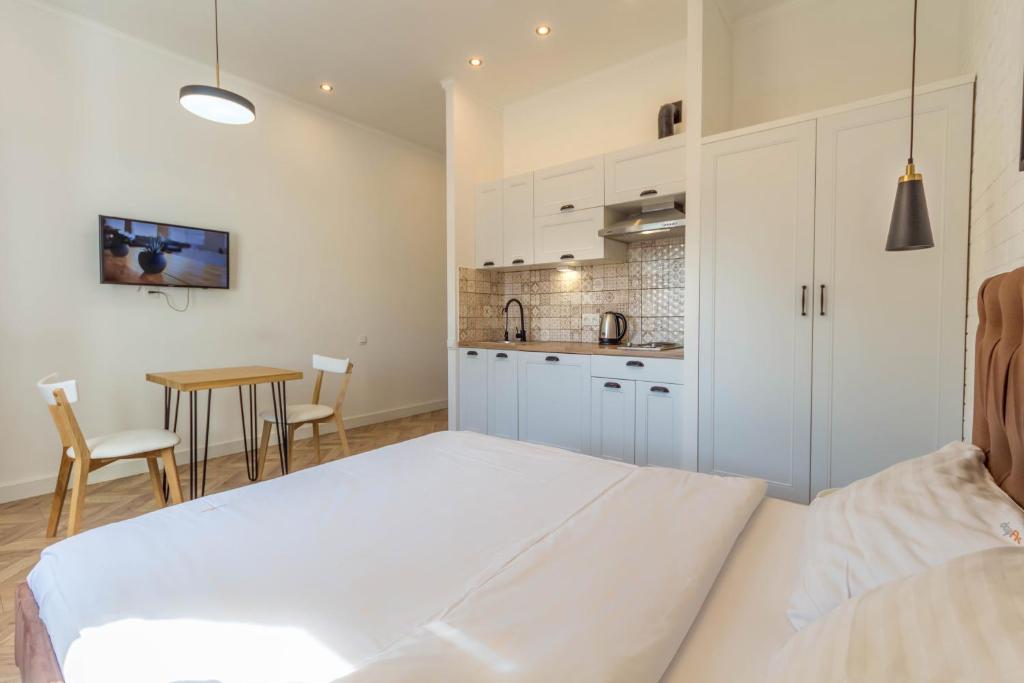 Kuchyň nebo kuchyňský kout v ubytování Idea Design Apart-Hotel Chykalenka