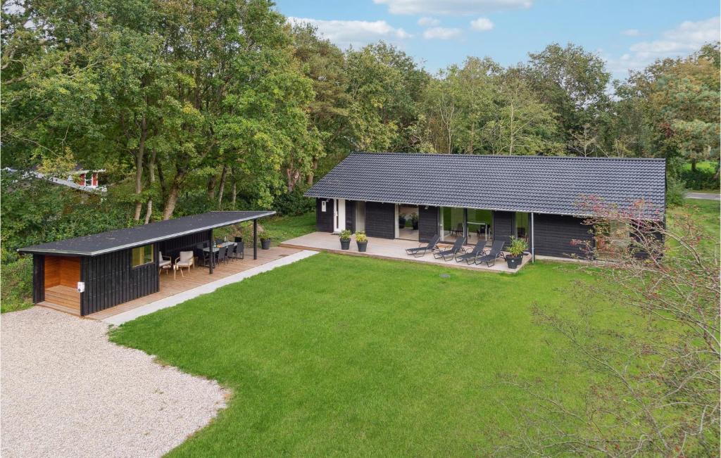 an aerial view of a house with a yard at Gorgeous Home In Oksbl With Sauna in Oksbøl