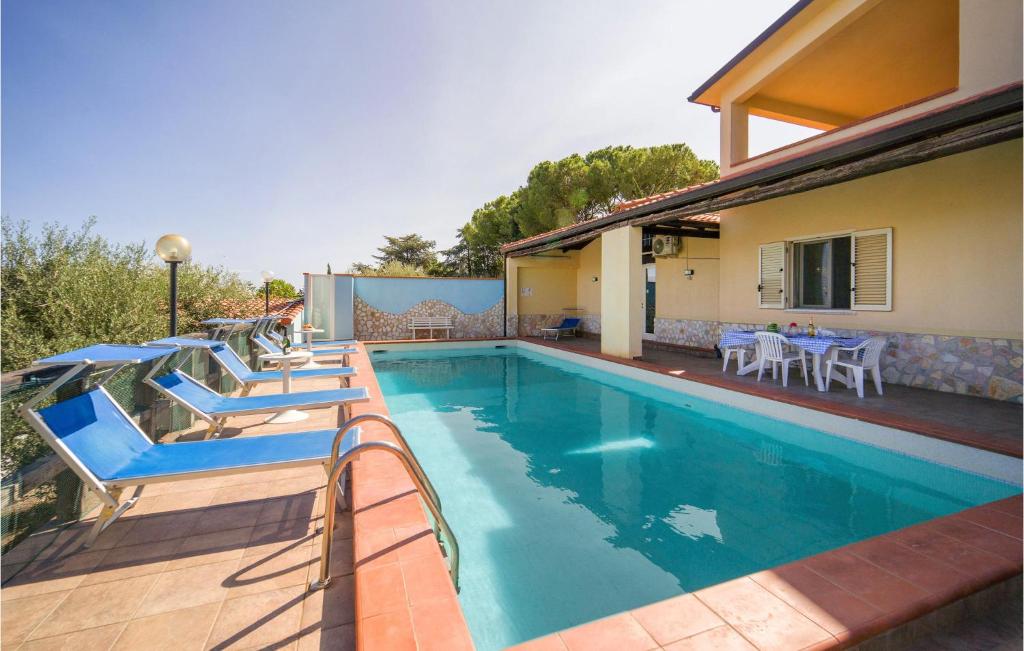 a swimming pool with chairs and a house at Villa Spera in Mandra Capreria