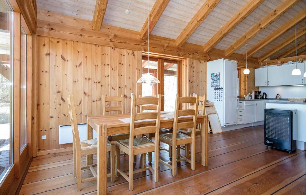 Kuchyň nebo kuchyňský kout v ubytování Holiday Home Odde Naturpark Xi