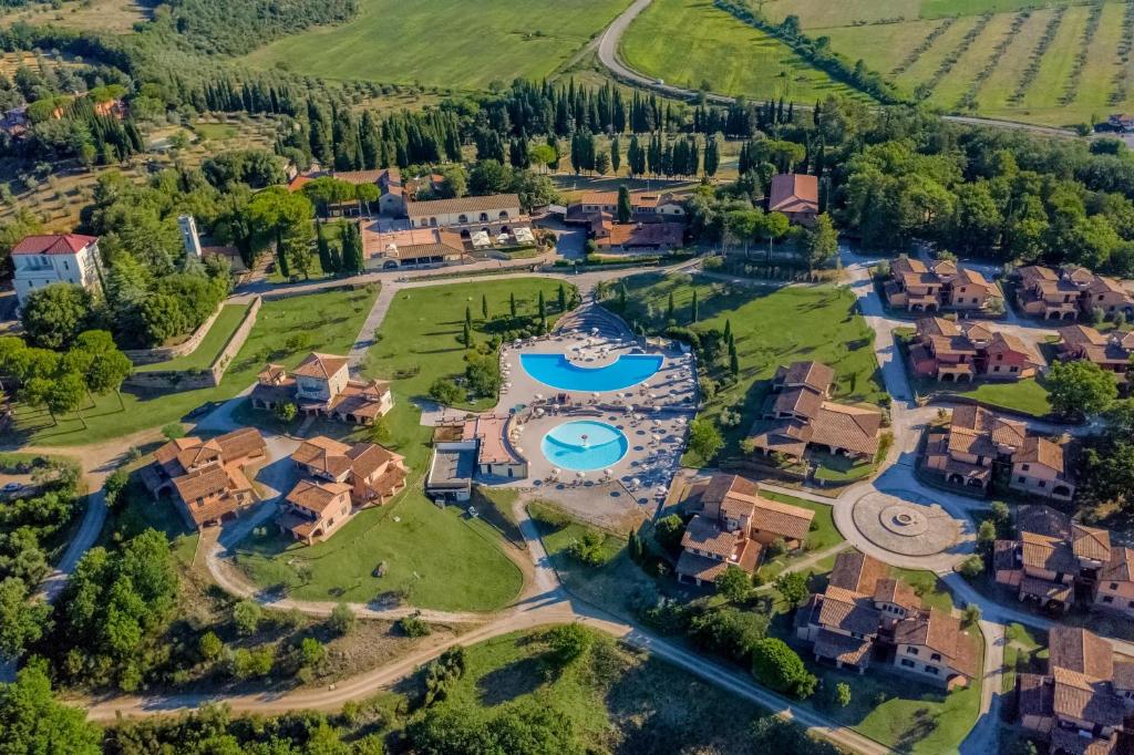 Bazén v ubytování Pian Dei Mucini Resort nebo v jeho okolí