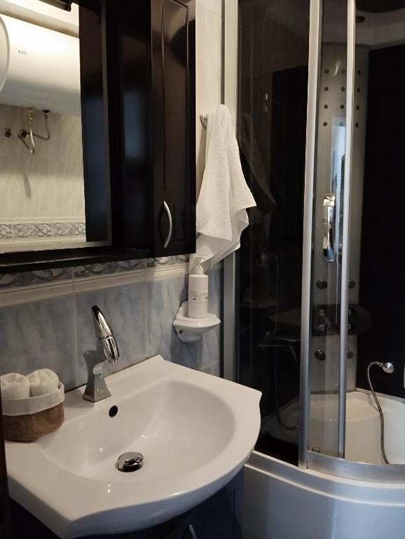 Bea City Center Apartment - Image 8