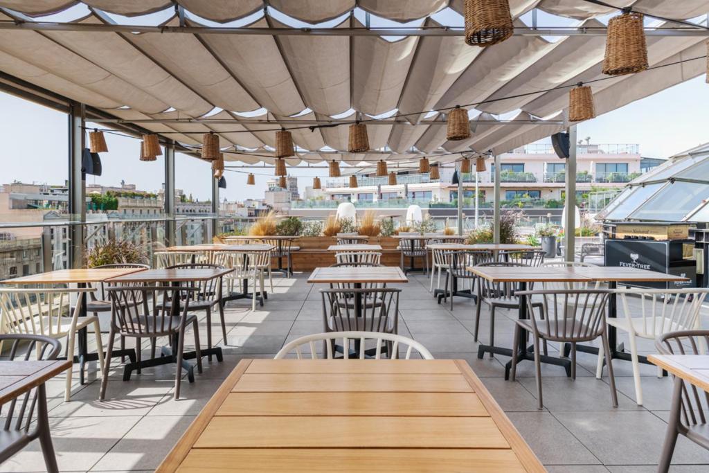 A restaurant or other place to eat at Gran Hotel Havana 4Sup by Escampa Hotels