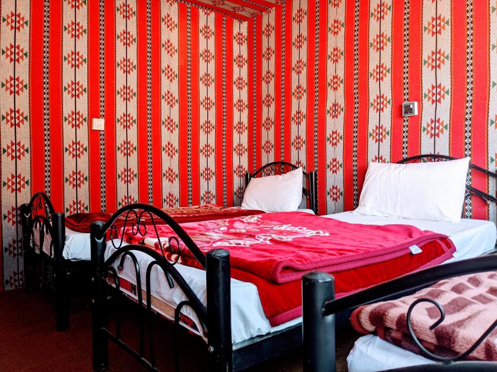 Wadi Rum Camp & Jeep Tour - Budget Dreifachzimmer