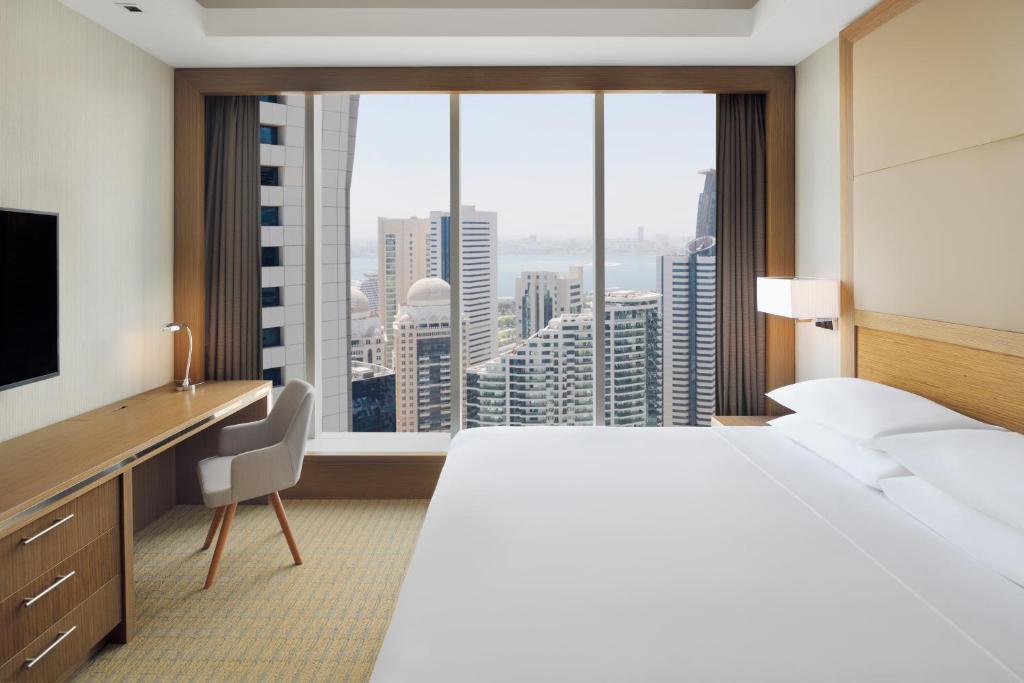 Postel nebo postele na pokoji v ubytování Delta Hotels by Marriott City Center Doha