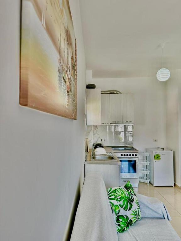 A lovely one bedroom apartment located in one of the best areas of Saranda - Image 4