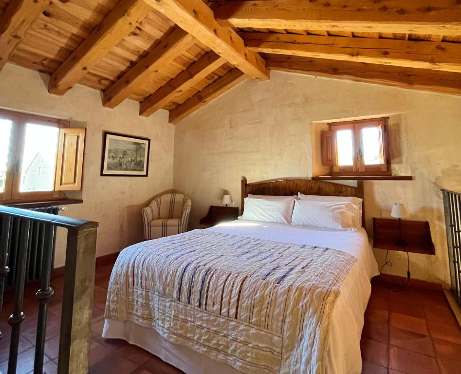 Postel nebo postele na pokoji v ubytování Saltus Alvus, espectacular conjunto rural en Sotosalbos, 10min de Segovia