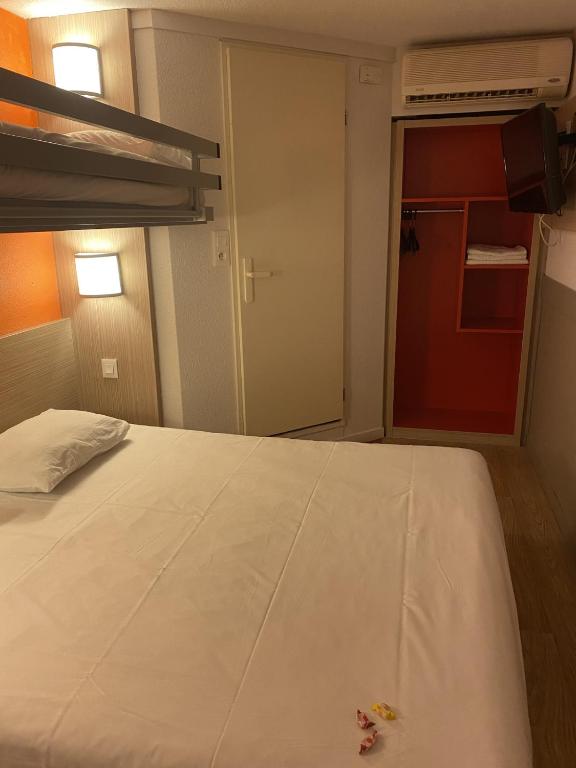 Premiere Classe Angoulême La Couronne - Chambre Triple (1 Lit Double + 1 Lit Simple)