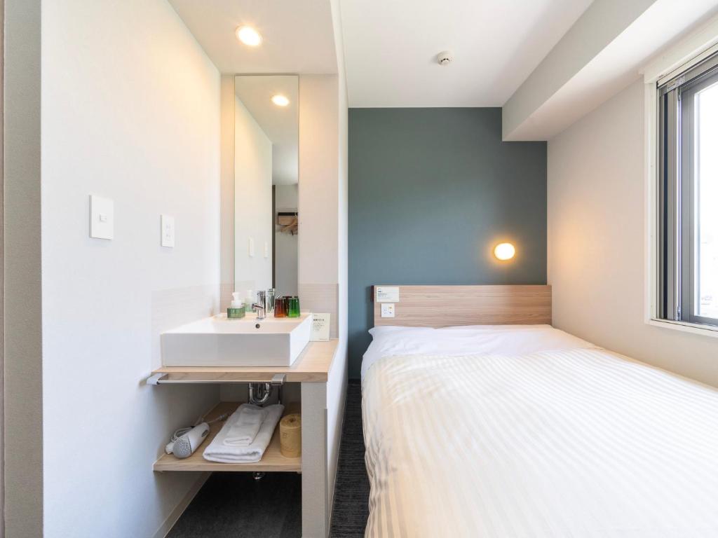 Postel nebo postele na pokoji v ubytování Super Hotel Fujikawaguchiko Tennenonsen