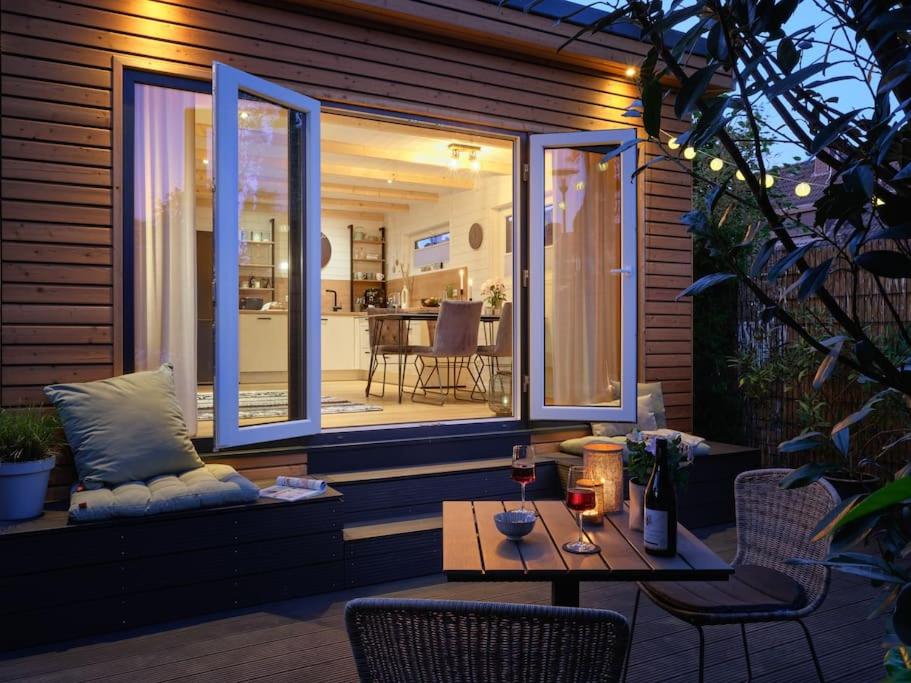 a patio with a table with two glasses of wine at Chalet in Köln - Tinyhouse in Cologne